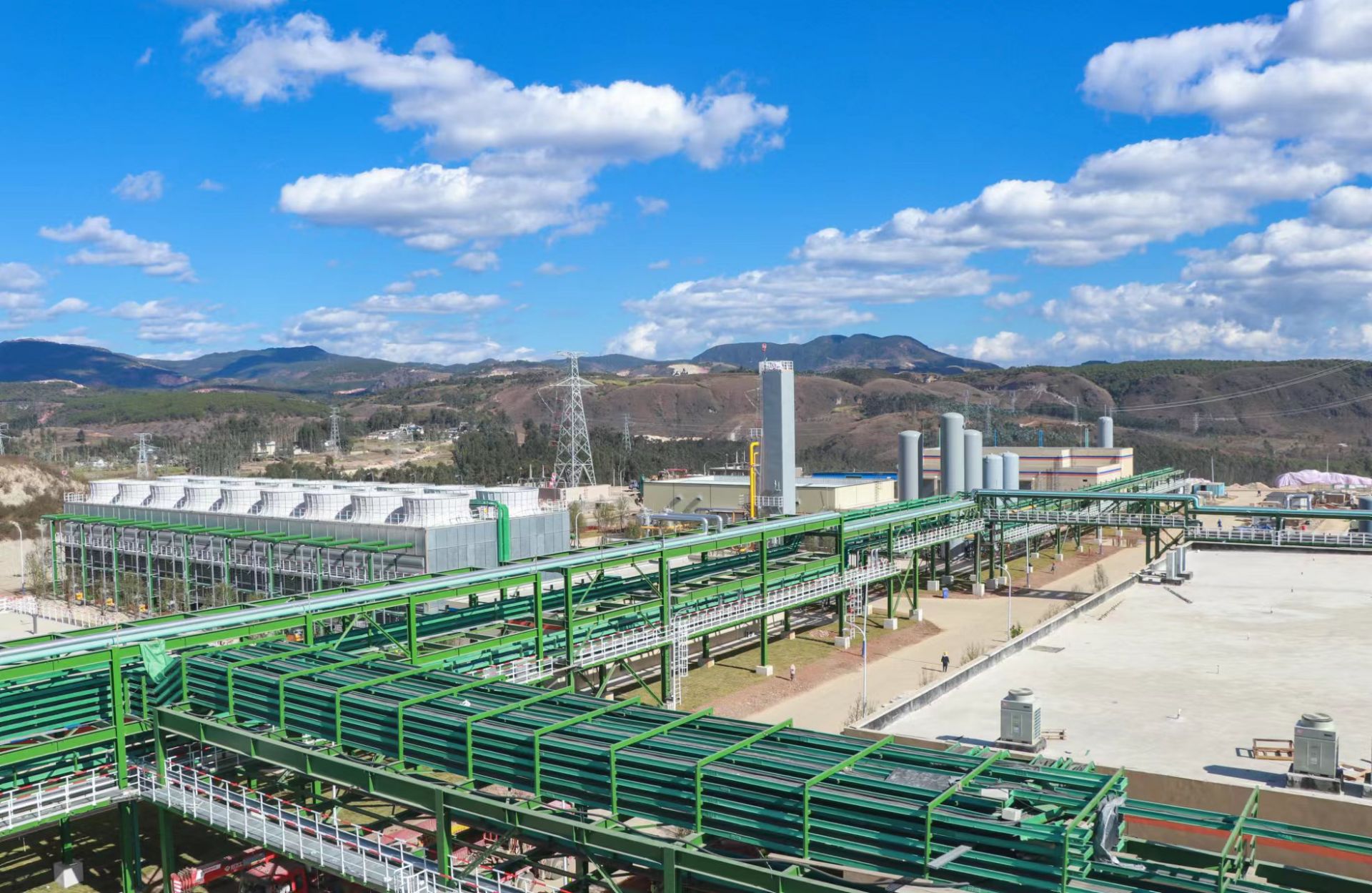 十六化建承建的云南通威高纯晶硅项目日月其迈，时盛岁新。回首刚刚过去