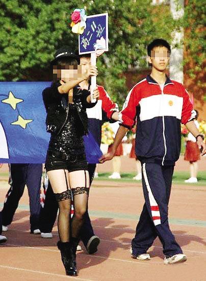 吊袜黑丝女图片