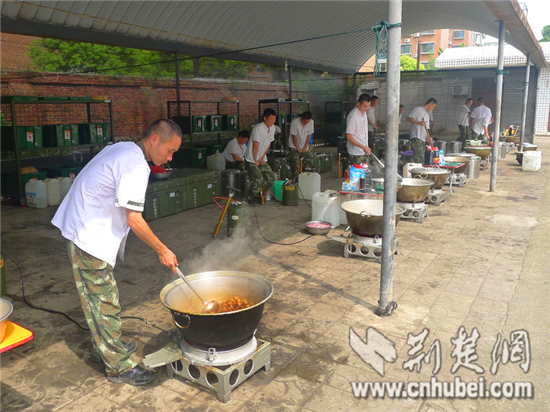 探秘武警后勤部队:保障棒棒哒 抗洪勇士更给力