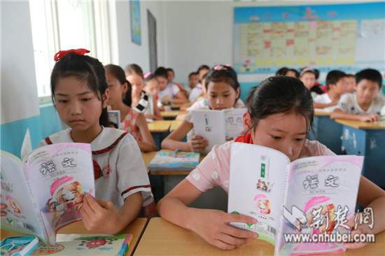 黄湖小学灾后如期开学.记者王振栋 摄