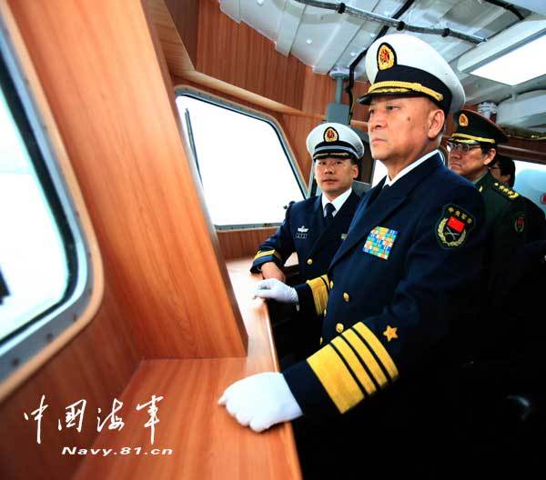 中央军委高层亲临东海舰队 新型隐身战舰曝光