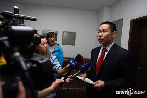 西安小学生踩踏致19伤 园方公布监控视频(图)