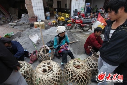 水族群眾趕場,相當於咱們的趕集,只不過是七天一場