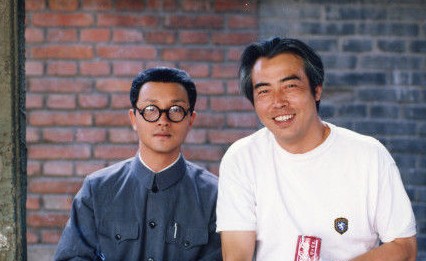 张国荣陈凯歌片场旧照曝光 破霸王别姬非陈凯歌执导传闻